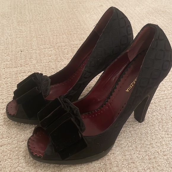 BCBG Max Azria Black Peeptoe Platform Heels Size 7 - Picture 8 of 9